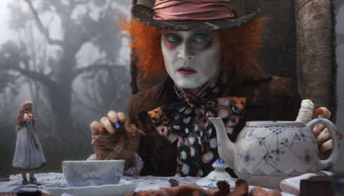 Mia Wasikowska und Johnny Depp in «Alice in Wonderland»