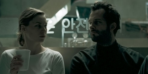 Anna Katharina Schwabroh und Martin Rapold in «Cargo»