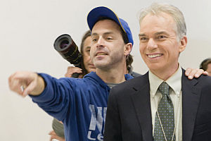 D.J. Caruso mit Billy Bob Thornton bei den Dreharbeiten zu «Eagle Eye»