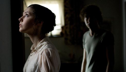 Catherine Steadman und Olly Alexander in «Dust»