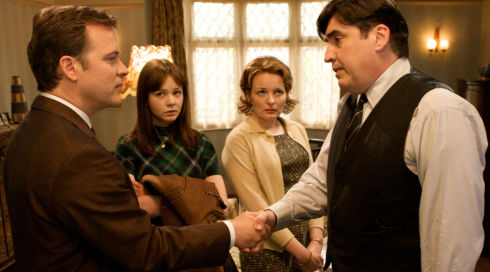 Peter Sarsgaard, Carey Mulligan, Cara Seymour und Alfred Molina in «An Education»