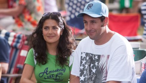 Salma Hayek und Adam Sandler in «Grown Ups»