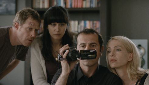Andres Lust, Dorka Gryllus, Merab Ninidze und Ursina Lardi in «Der Kameramörder»