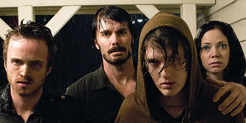 Aaron Paul, Garret Dillahunt, Spencer Treat Clark und Riki Lindhome in «The Last House on the Left»