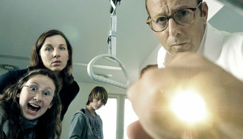 Hannah Levy, Meret Becker, David Schlichter und Heino Ferch in «Das Leben ist zu lang»