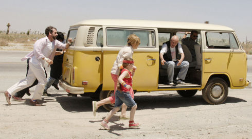 Steve Carell, Paul Dano, Toni Collette, Abigail Breslin, Alan Arkin und Greg Kinnear in «Little Miss Sunshine»