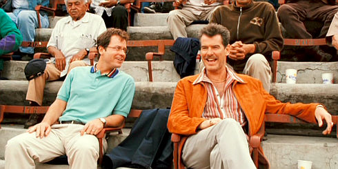 Greg Kinnear und Pierce Brosnan in «The Matador»