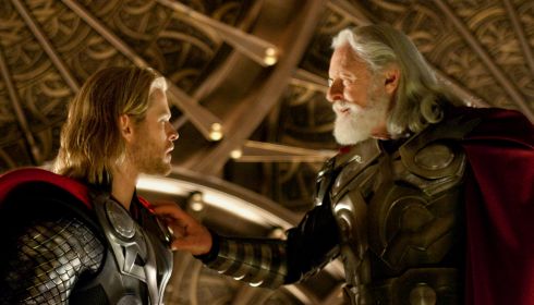Chris Hemsworth und Anthony Hopkins in «Thor»