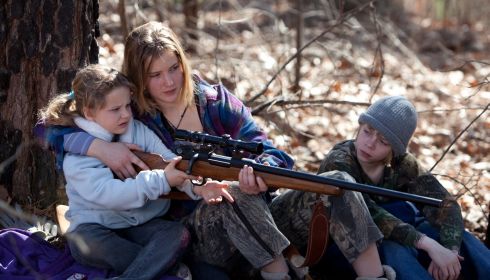 Ashlee Thompson, Jennifer Lawrence und Isaiah Stone in «Winter's Bone»